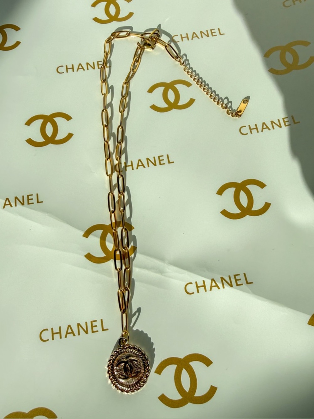 CHANEL Gold Medallion CC Pendant Necklace with Chain - Picture 2 of 2